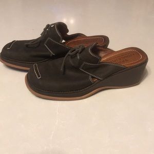 Donald J Pliner sport womens 7 brown mules slip on